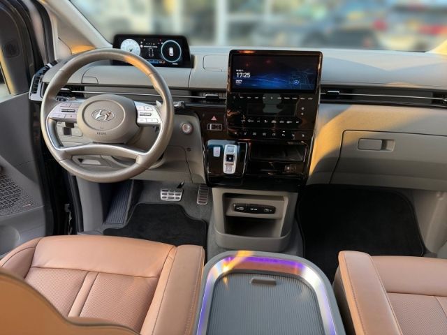 Fahrzeugabbildung Hyundai STARIA Signature 4WD 7-Sitzer +KLIMA+NAVI+SHZ+UV