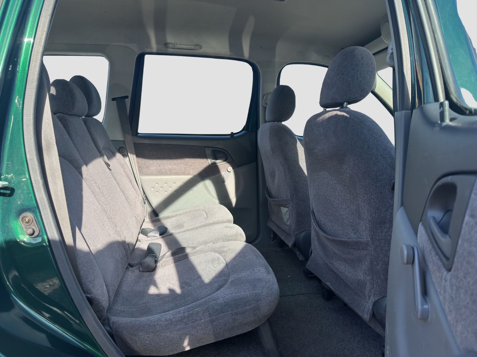 Fahrzeugabbildung Toyota Yaris Verso 1.3 linea Servo/Dachreling/TÜV NEU