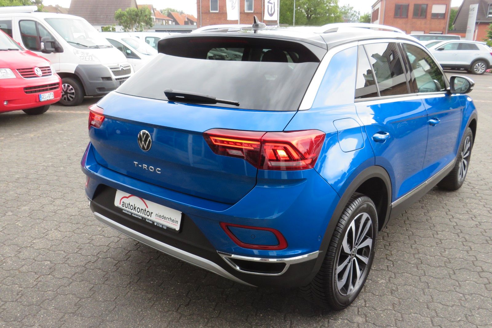 Fahrzeugabbildung Volkswagen T-Roc Style ACC APP MASSAGE SITZH. 17`KAMERA 1.H