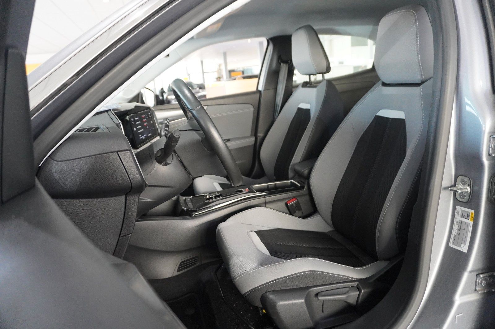 Fahrzeugabbildung Opel Mokka-e ELEGANCE 3-PHASIG NAVI/LED/VIRTU/SHZ/DAB