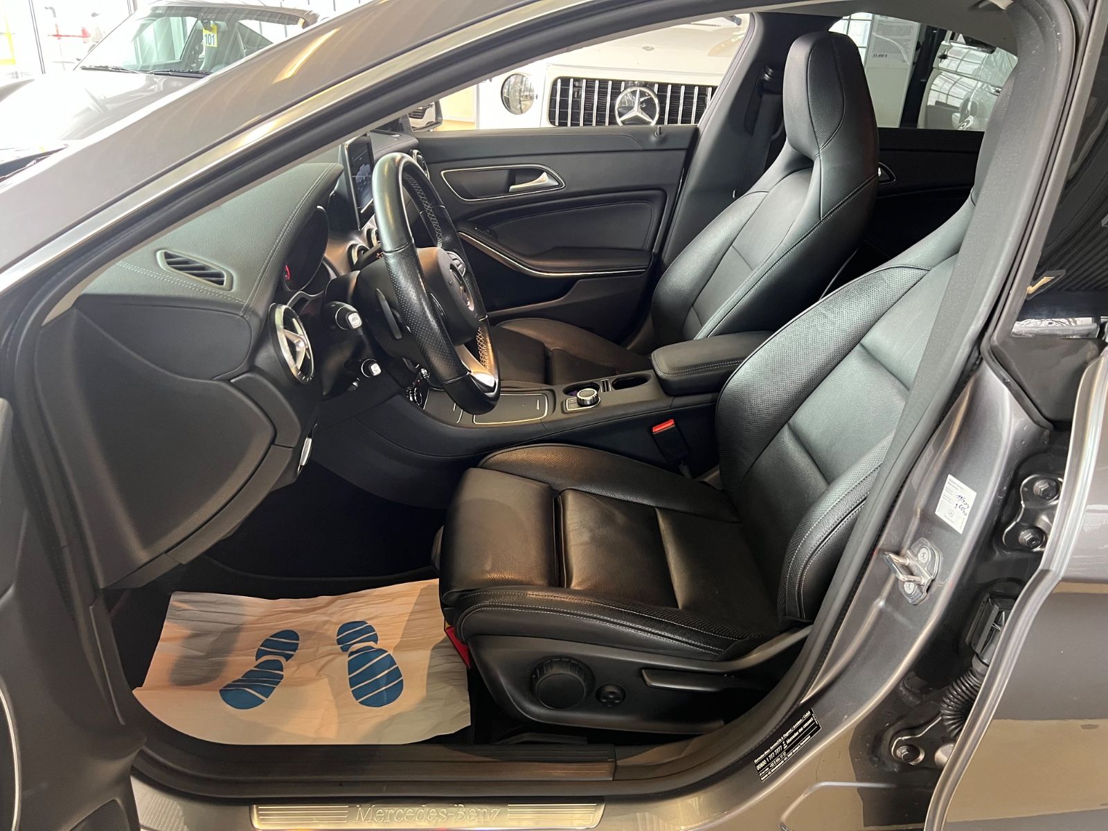 Fahrzeugabbildung Mercedes-Benz CLA 200 *AMG FELGEN*NAVI*KAMERA*