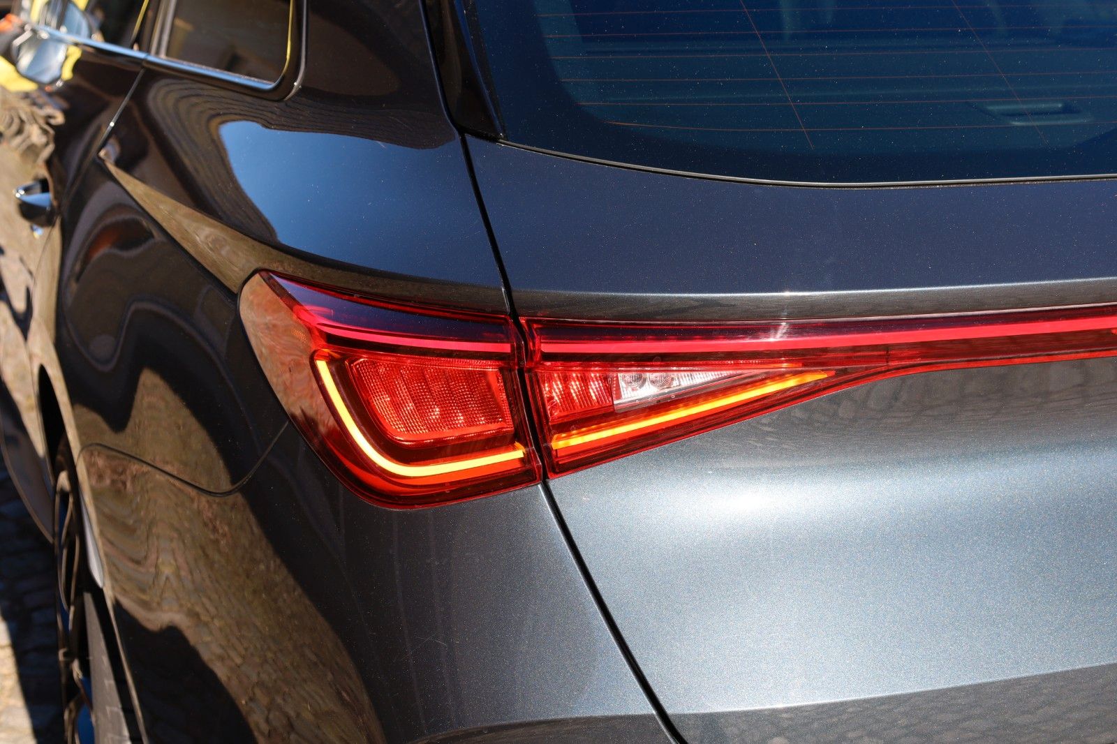 Fahrzeugabbildung CUPRA Leon Sportstourer 1,4TSI e-Hybrid *SHZ *Full-Li