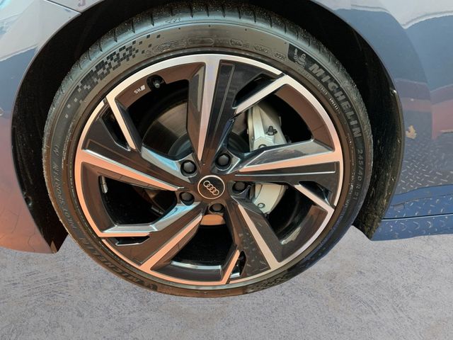 A6 Avant e-tron PERFORMANCE MATRIX+AHK+PANO+B&O+