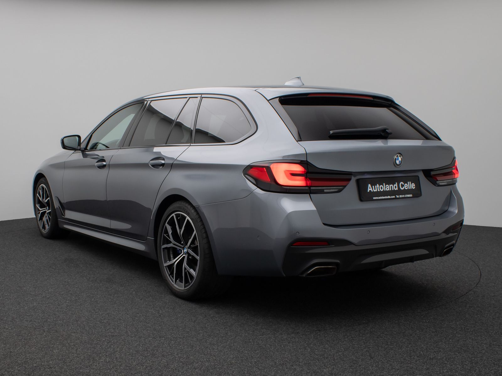 Fahrzeugabbildung BMW 540i xD M Sport Panorama DAB H/K DispKey 19Zoll