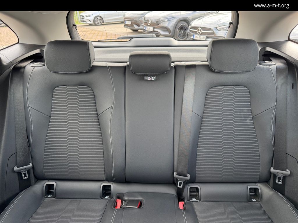 MERCEDES-BENZ GLA 200