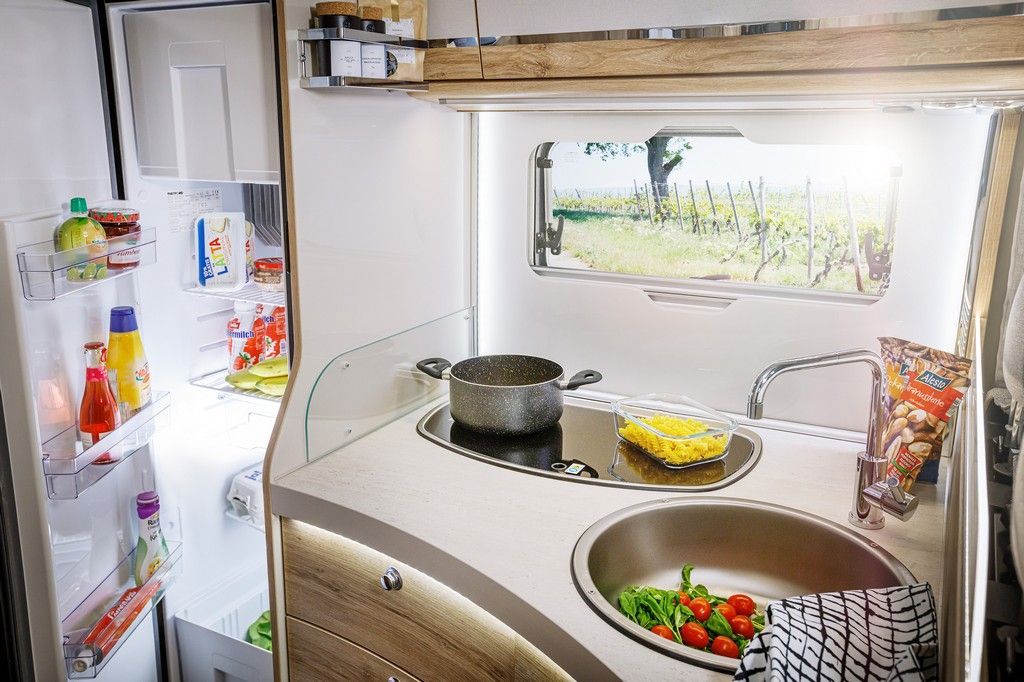 Fahrzeugabbildung Eura Mobil Profila T 695 EB *Black November Preis*