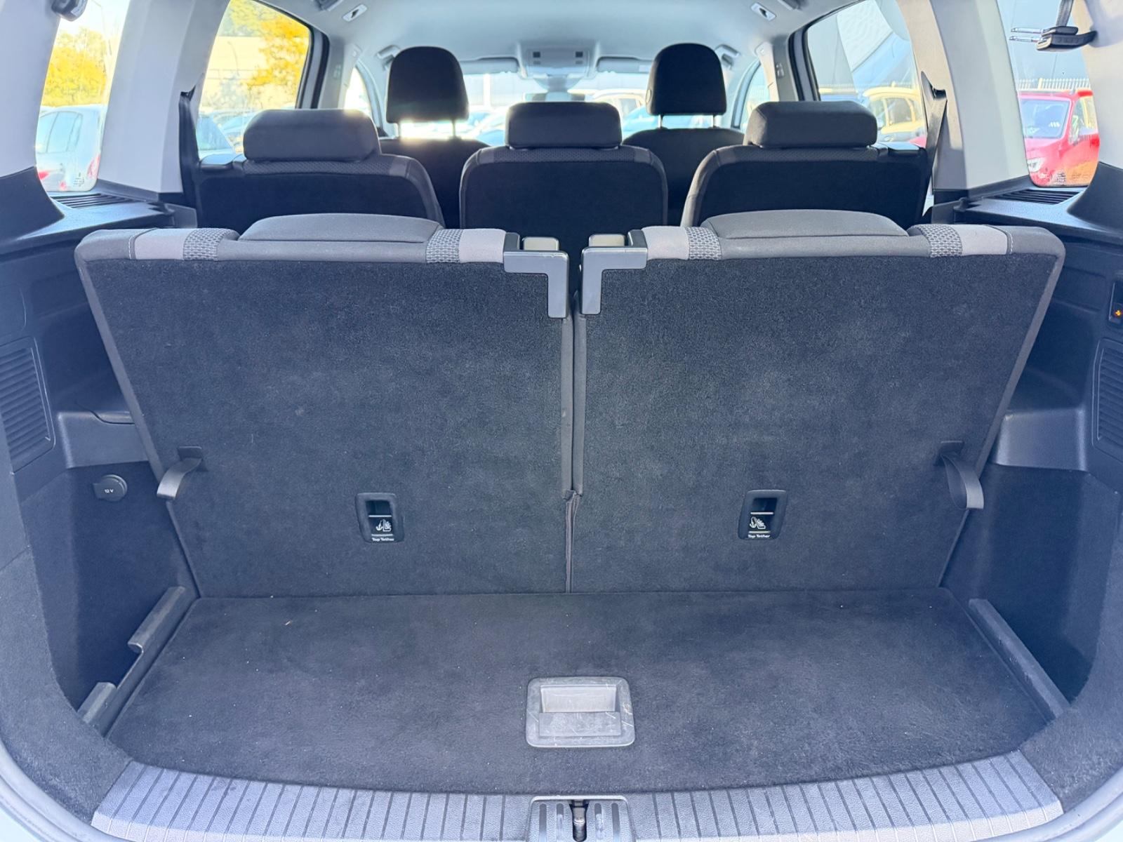 Volkswagen Touran Trendline/TEMPOMAT/SHZ/7 SITZER/AUTOMATIK