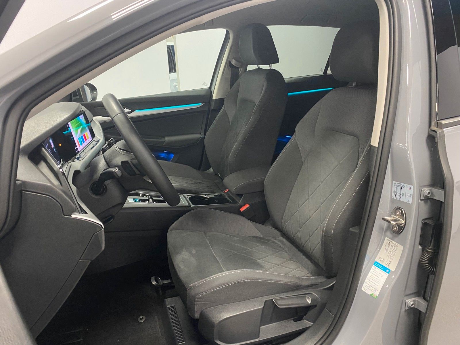 Fahrzeugabbildung Volkswagen Golf 1.5 eTSI OPF 110kW DSG Life+NAVI+KAMERA+ACC