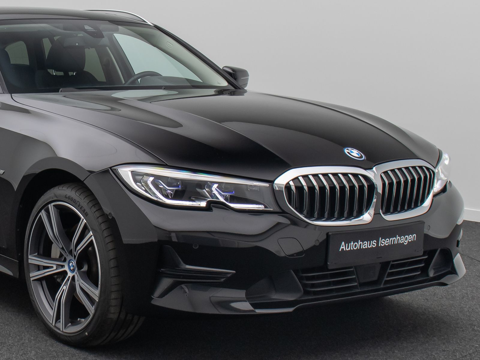 Fahrzeugabbildung BMW 330e xD ACC HUD Kamera DAB Alarm Panorama 19Zoll