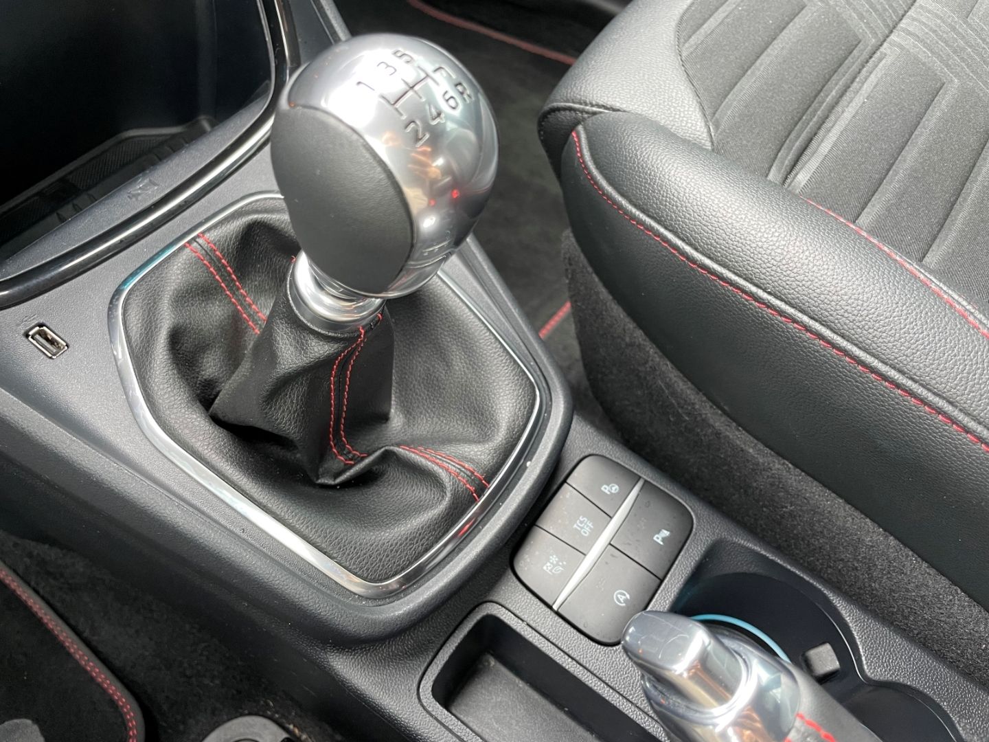 Fahrzeugabbildung Ford Puma ST-Line X 1.0 EcoBoost Mild Hybrid EU6d