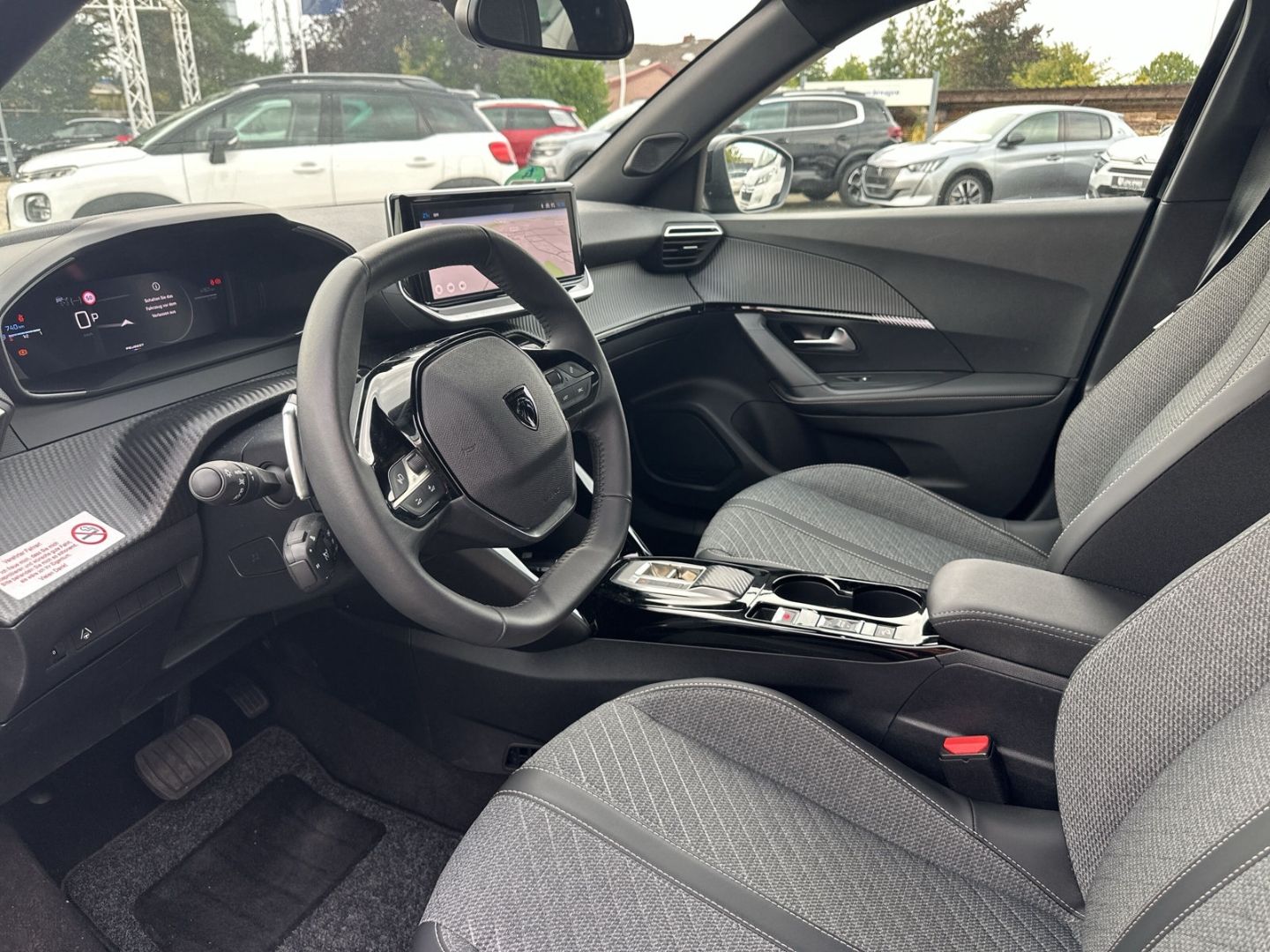 Fahrzeugabbildung Peugeot 2008 Allure 1.2 HY 136 e-DSC6      Navi ACC