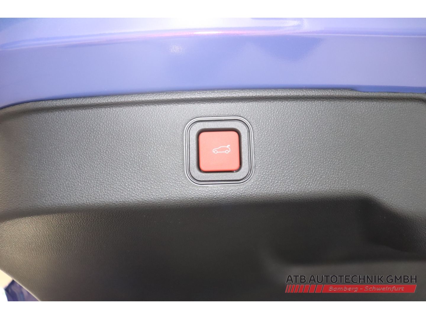 Fahrzeugabbildung Abarth 600e Scorpionissima 280 PS Navi LED PDCv+h Totwi