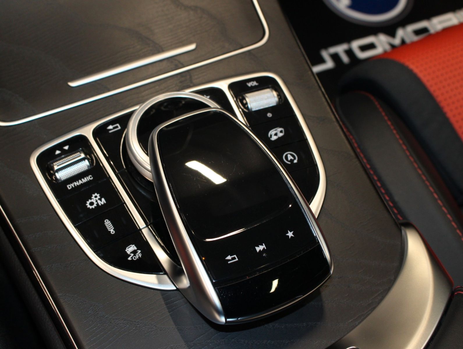 Fahrzeugabbildung Mercedes-Benz C 63 S AMG T Night-Paket+Burmester+Panoramadach