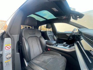 Audi Q8 - 10