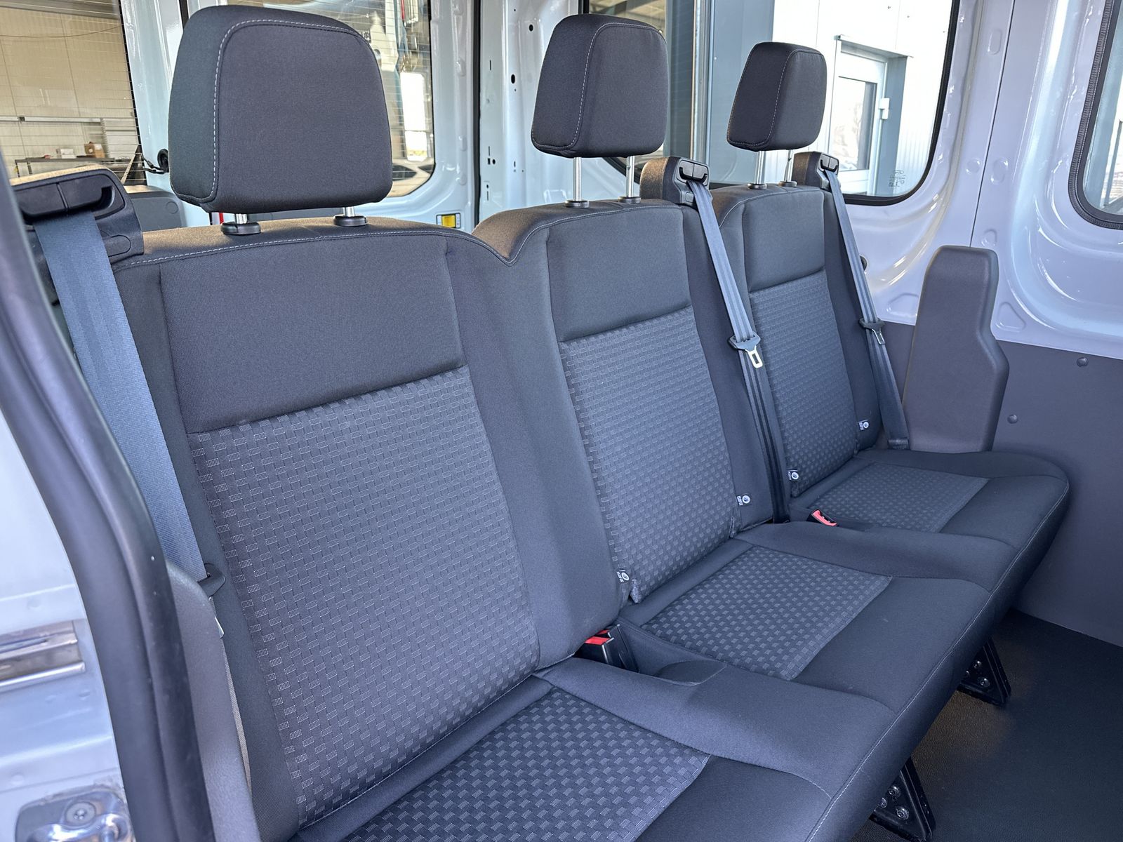 Fahrzeugabbildung Ford Transit 350 L2H2 9-Sitzer CARPLAY+DAB+BLUETOOTH