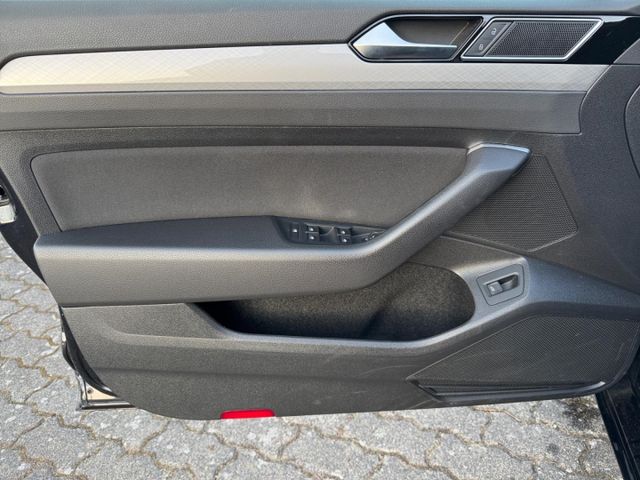 Passat Variant Business 1.5 TSI DSG LED Navi AHK