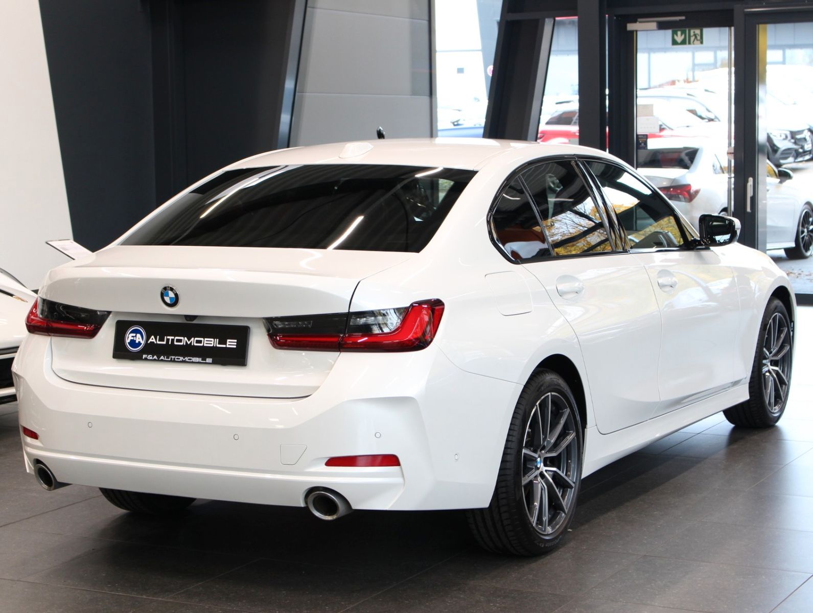 Fahrzeugabbildung BMW 320i LED*Standhzg*HUD*Memory*Harman Kardon