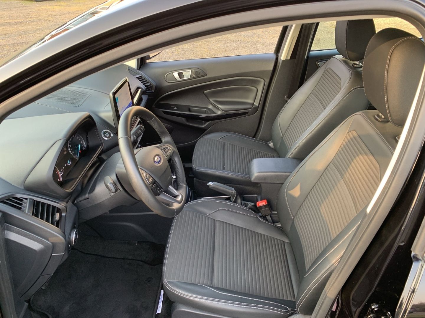 Fahrzeugabbildung Ford EcoSport Titanium, Navigation, Sitz-u. Lenkradhe