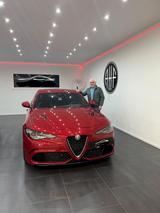 Alfa Romeo Giulia 2.9 V6 Bi-Turbo 375 kW AT8 Quadrifogl... - Alfa Romeo Giulia mit Benzin-Antrieb: Rot