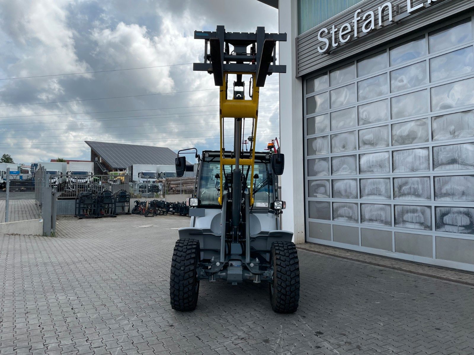 Fahrzeugabbildung Kramer 8085 / 175h / Schneeschild / Steuer / Kehrbesen