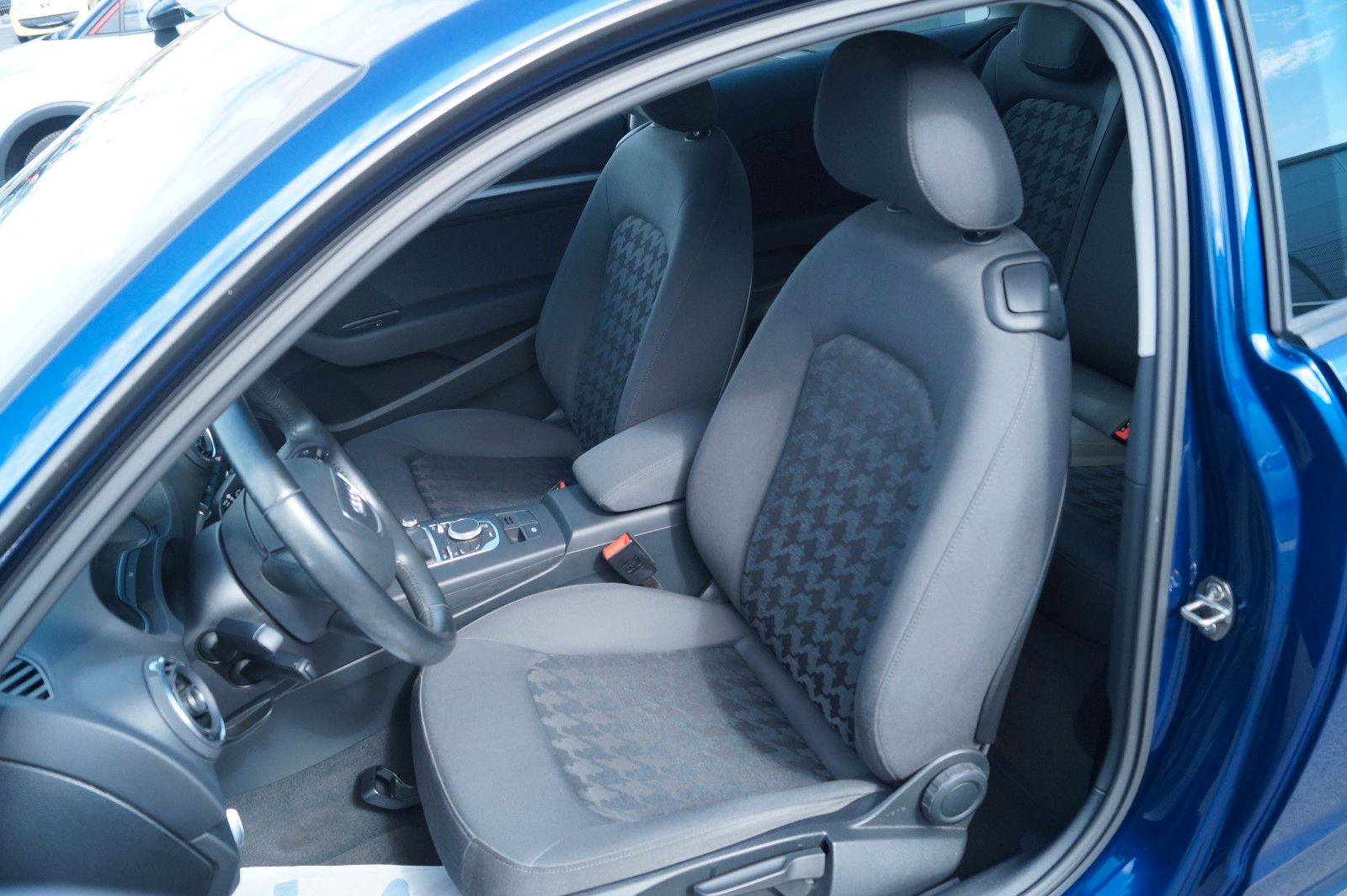 Fahrzeugabbildung Audi A3 attraction *TÜV&Inspektion neu + Garantie