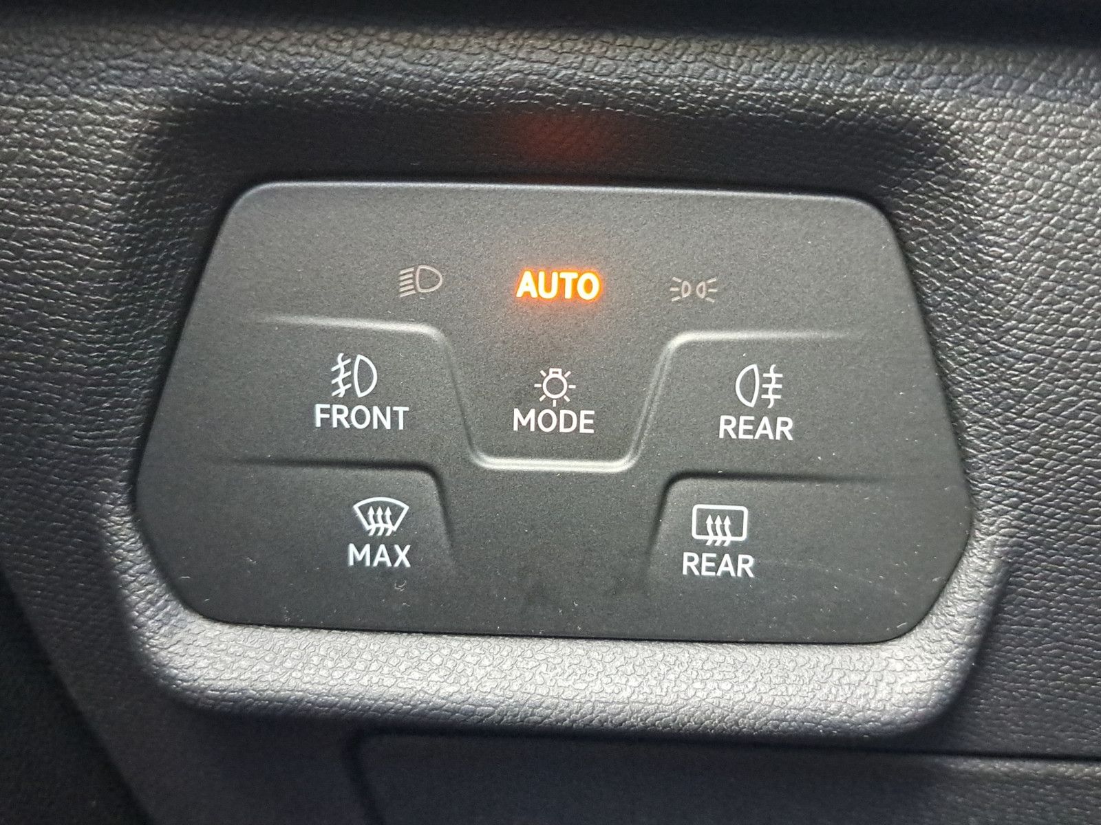 Leon Sportstourer 1.5 eTSI DSG Navi Kamera