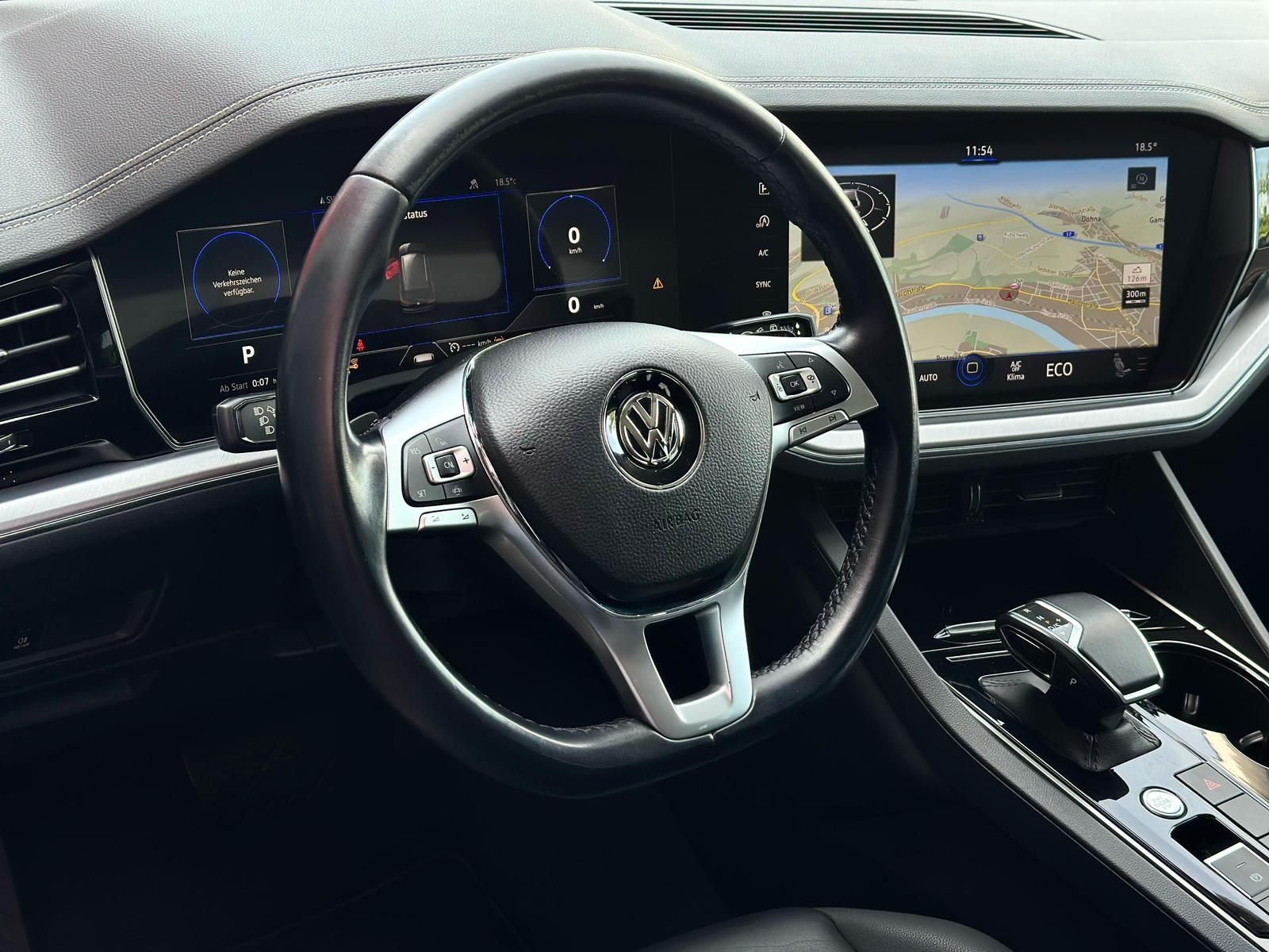 VW Touareg 3.0TDI ELEGANCE 4MOTION LED#AHK#KEYLE#SH - Image 25
