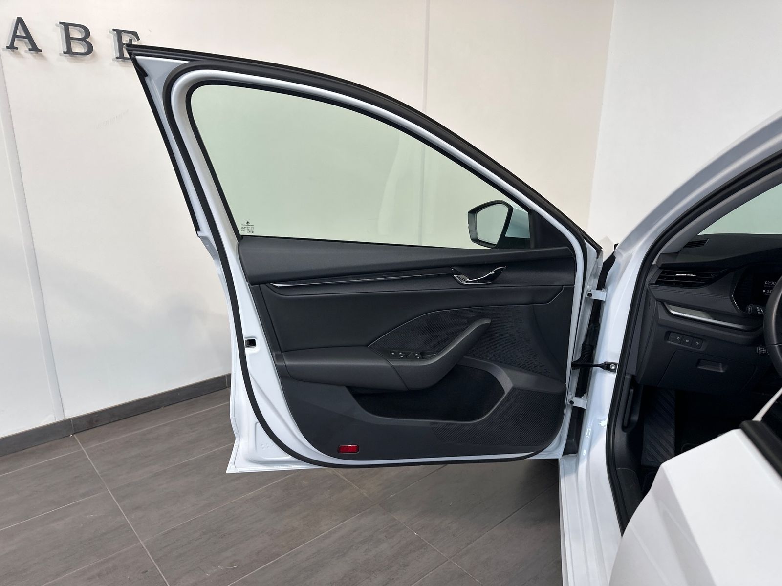 Fahrzeugabbildung SKODA Octavia Combi 2.0 TDI DSG Ambition NAV+LED+ACC