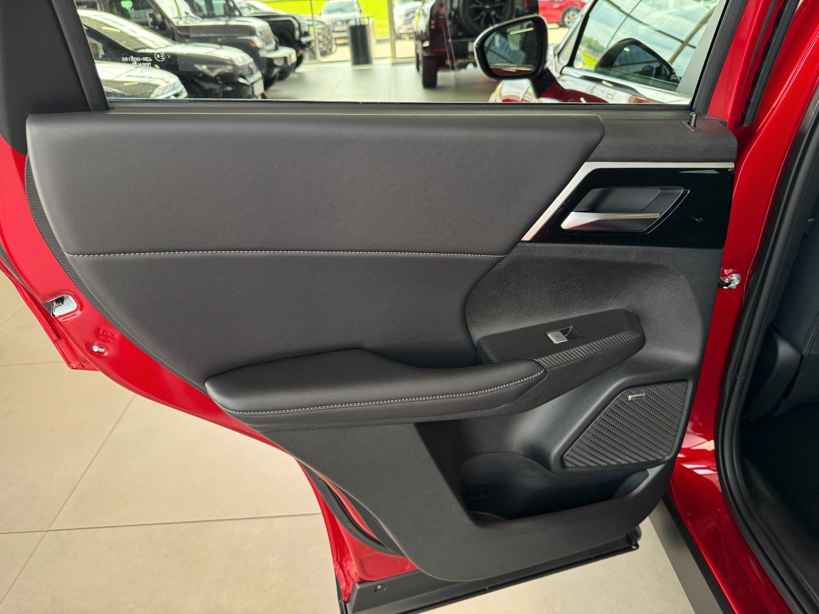 Fahrzeugabbildung Mitsubishi Outlander 2.4 PHEV 4WD Diamant PLUS