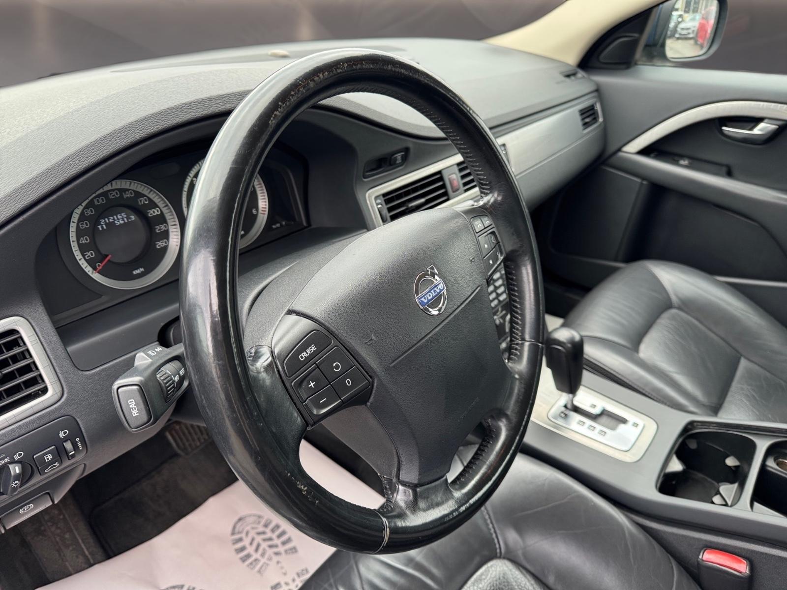VOLVO XC70 2.4 D5 185CH MOMENTUM AWD
