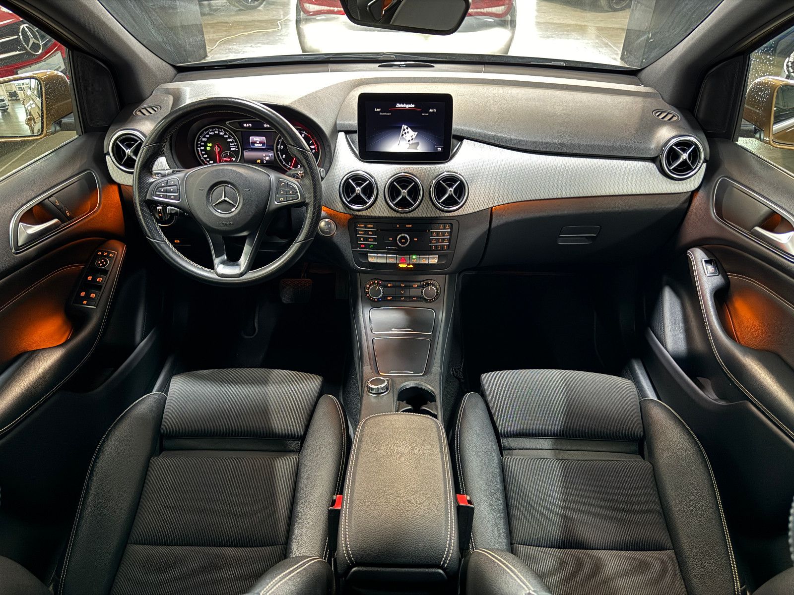 Fahrzeugabbildung Mercedes-Benz B 180 7G-DCT URBAN SPORTPAKET NAVI LED KAMERA 2H