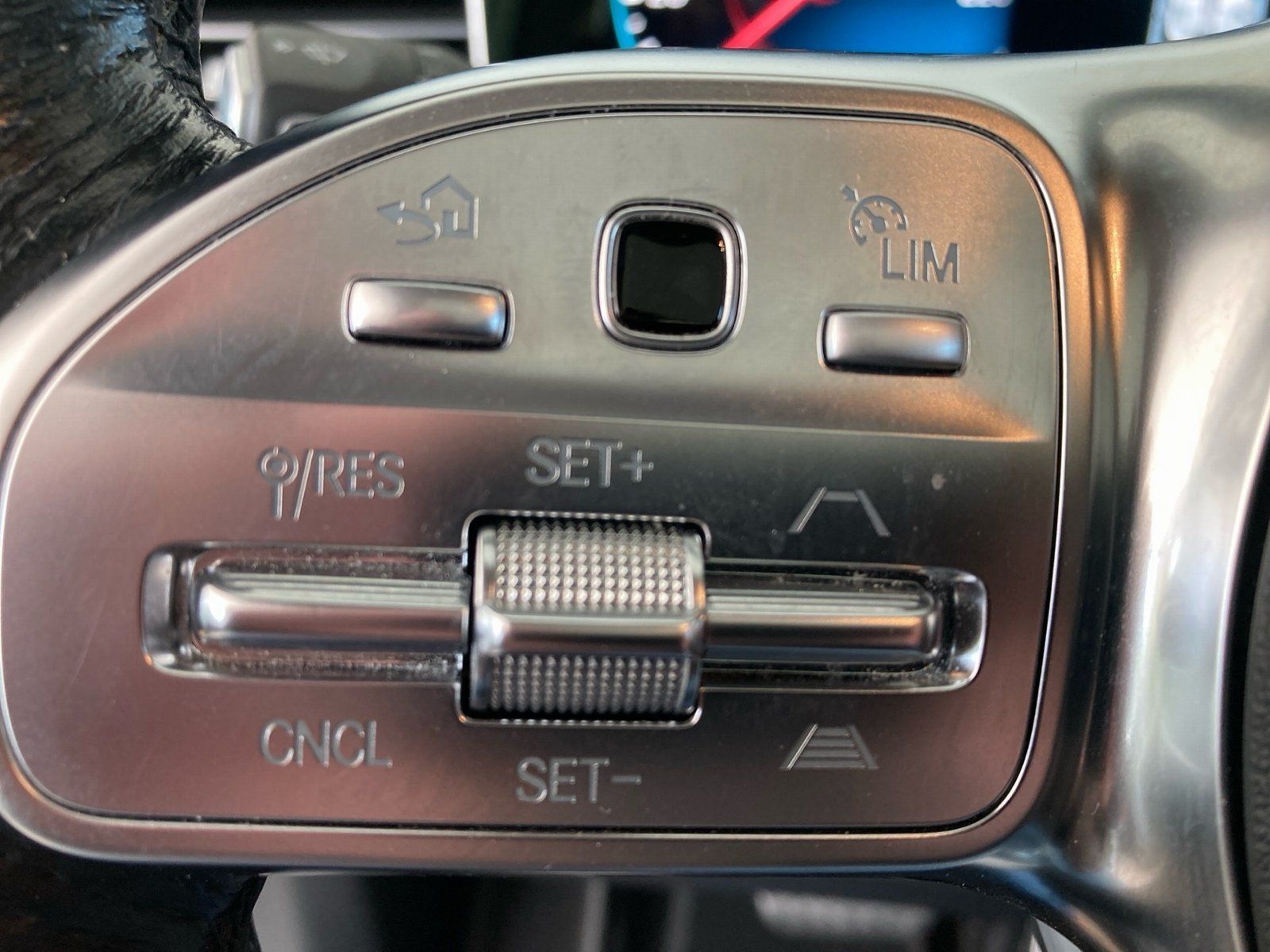 Fahrzeugabbildung Mercedes-Benz GLE 450 AMG 4M*Airmatic*Distro*Pano*HUD*AHK*360°