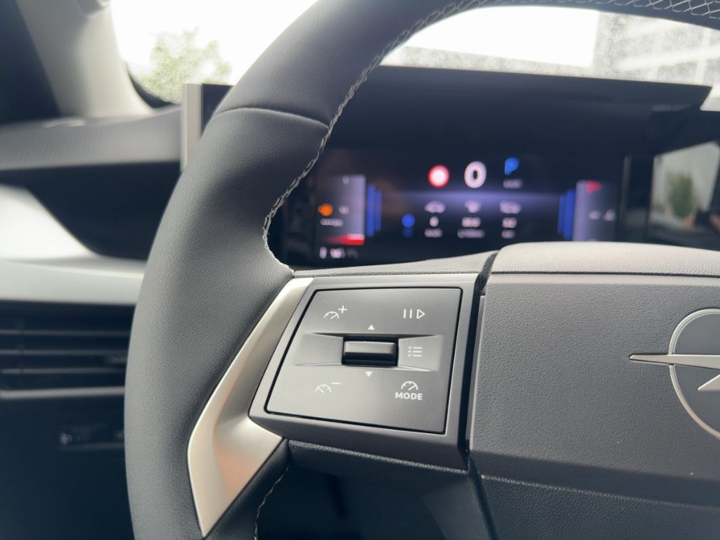 Fahrzeugabbildung Opel Frontera Ultimate, Allwetter, RFK, LHZ, SHZ, PDC