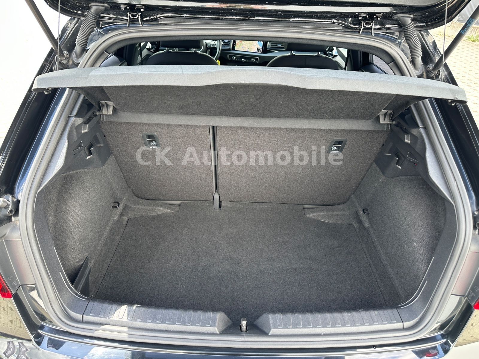 Fahrzeugabbildung Audi A1 Sportback 30 TFSI DSG S-Line/MMI Plus/PDC