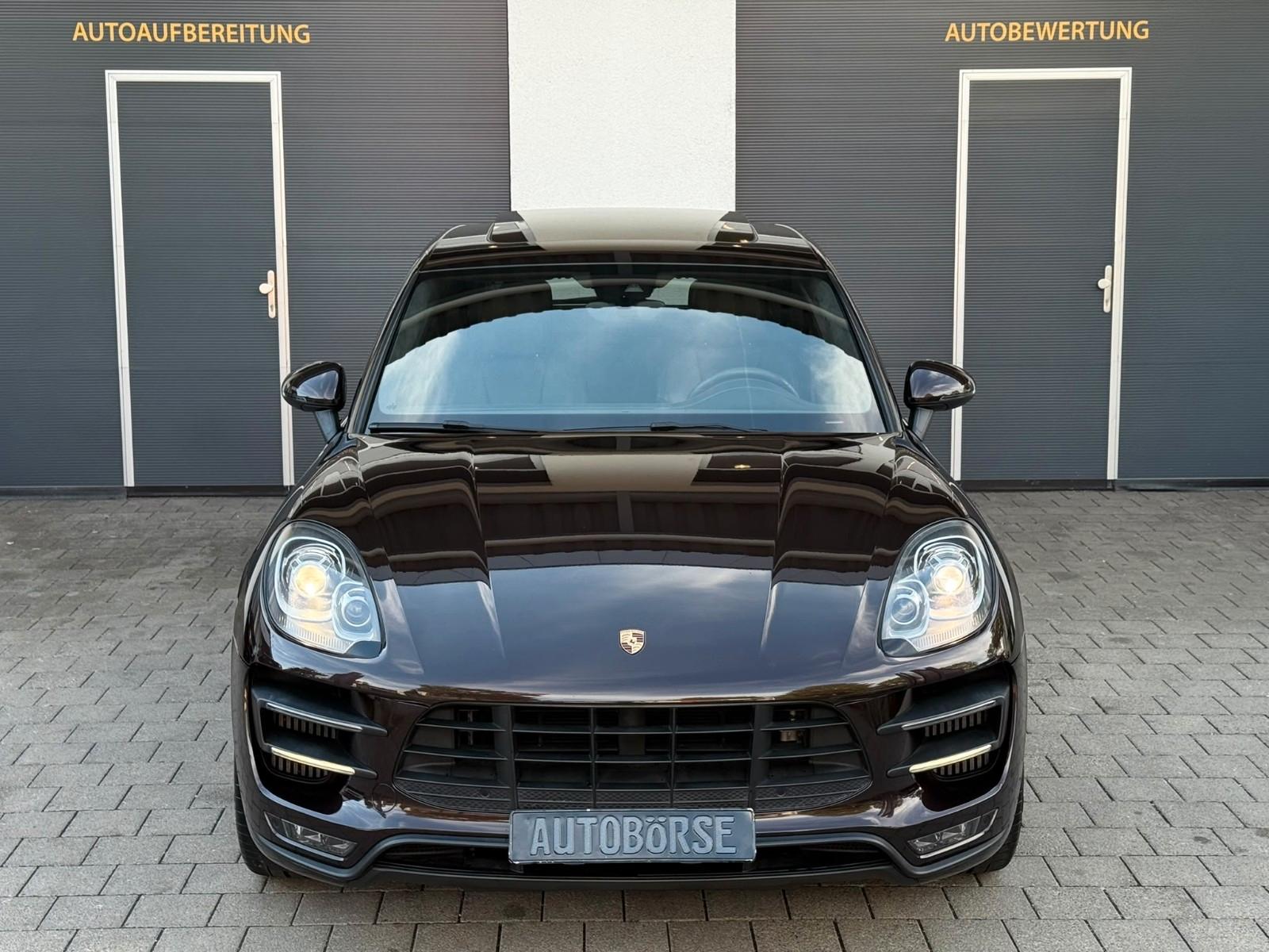 PORSCHE MACAN TURBO
