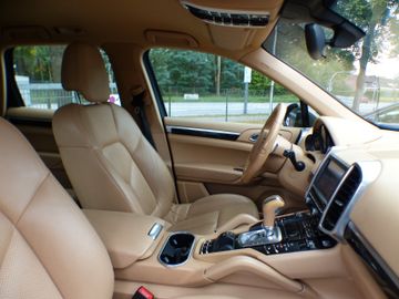 Porsche Cayenne - 12