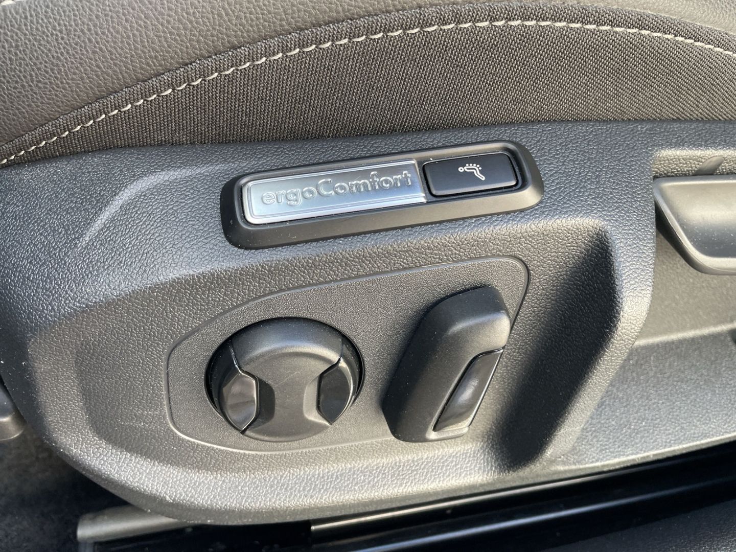 Arteon 2.0 TSI DSG R-Line AHK/DCC/Kamera/Keyless
