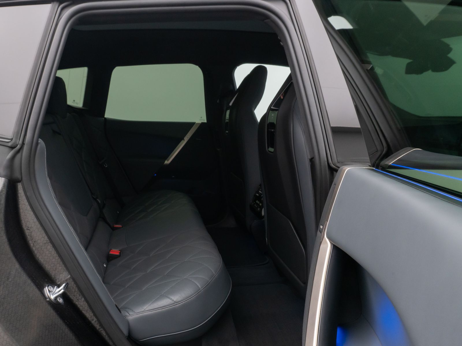 Fahrzeugabbildung BMW iX xD40 Sport SkyLounge Laser 360°DAB H/K 22Zoll