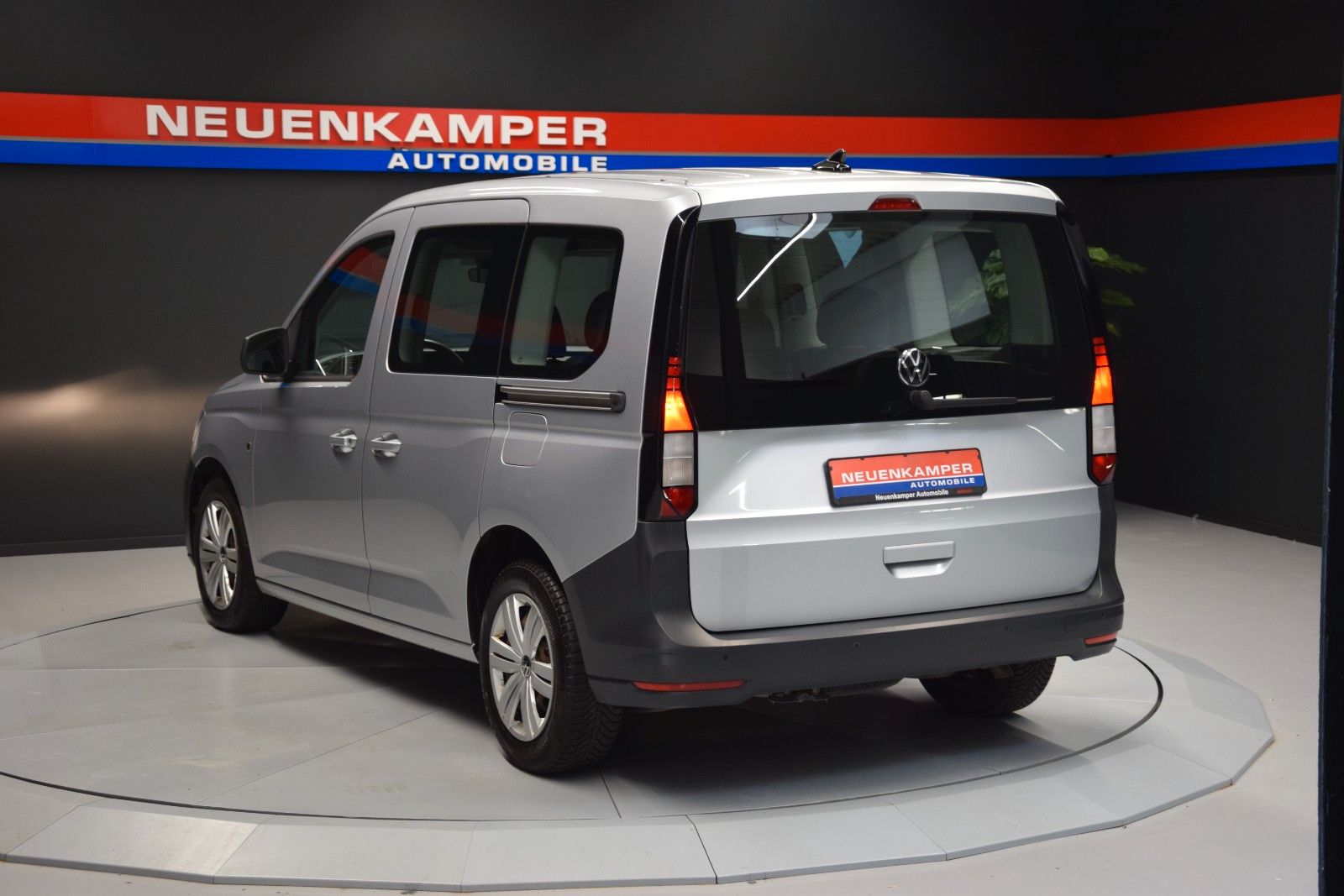 Fahrzeugabbildung Volkswagen Caddy Basis Tempomat 5. Sitzer DAB Leder PDC