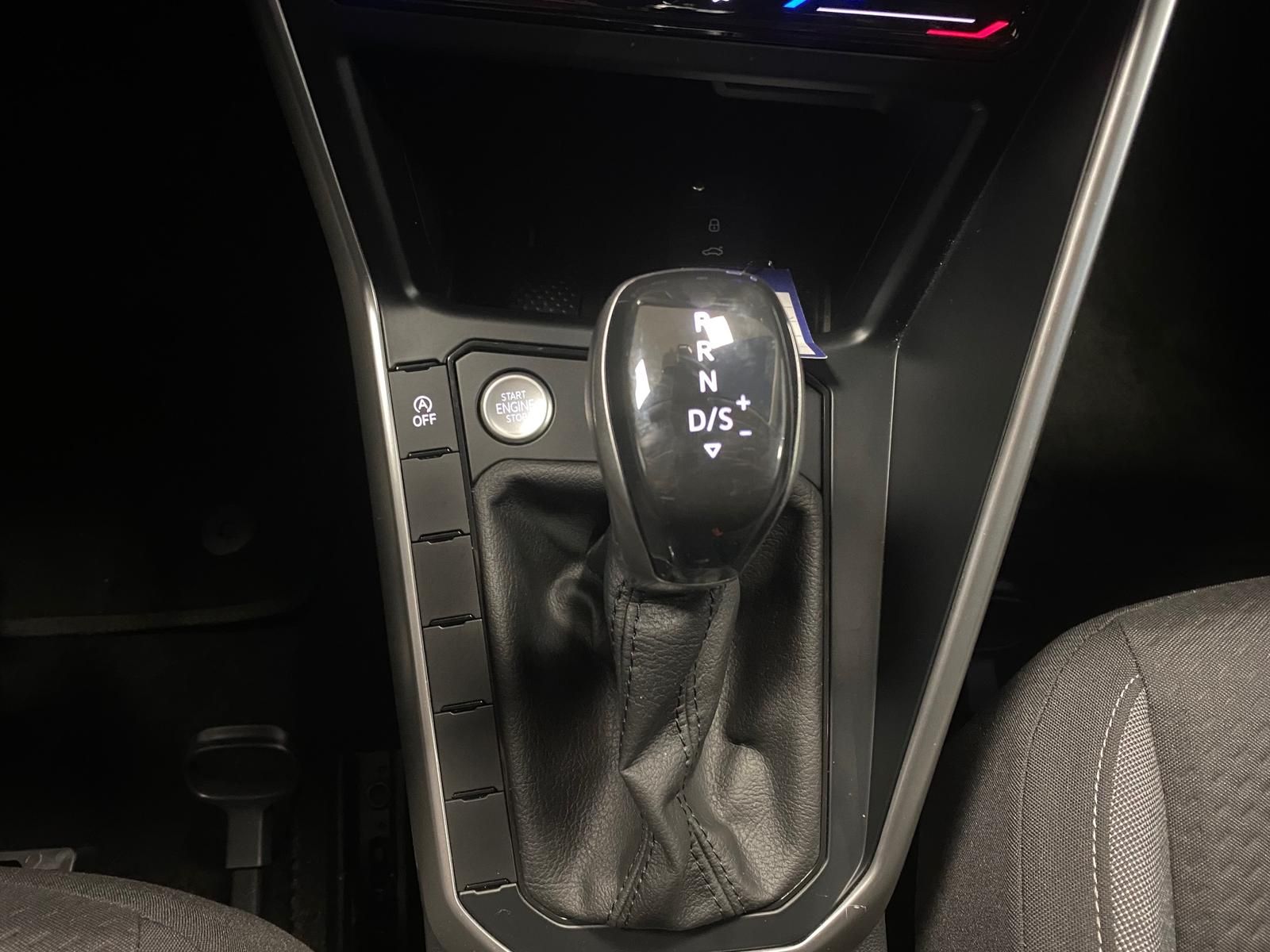 Fahrzeugabbildung Volkswagen Taigo 1.5 16V TSI ACT Life+APP+MATRIX+ALLWETTER+