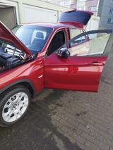 BMW X1 Rot - BMW X1 mit Benzin-Antrieb: Limousine