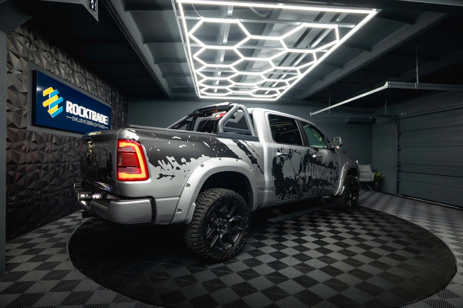 Fahrzeugabbildung Dodge RAM 5.7 V8 HEMI 4x4 LARAMIE PUNISHER *Pano*LED*