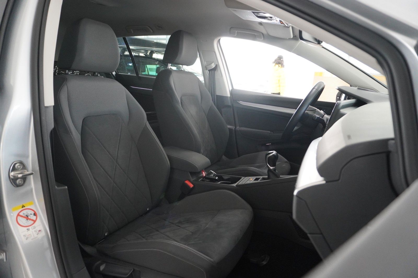 Fahrzeugabbildung Volkswagen Golf VIII Variant 2.0 TDI LIFE NAVI/LED/KAMERA
