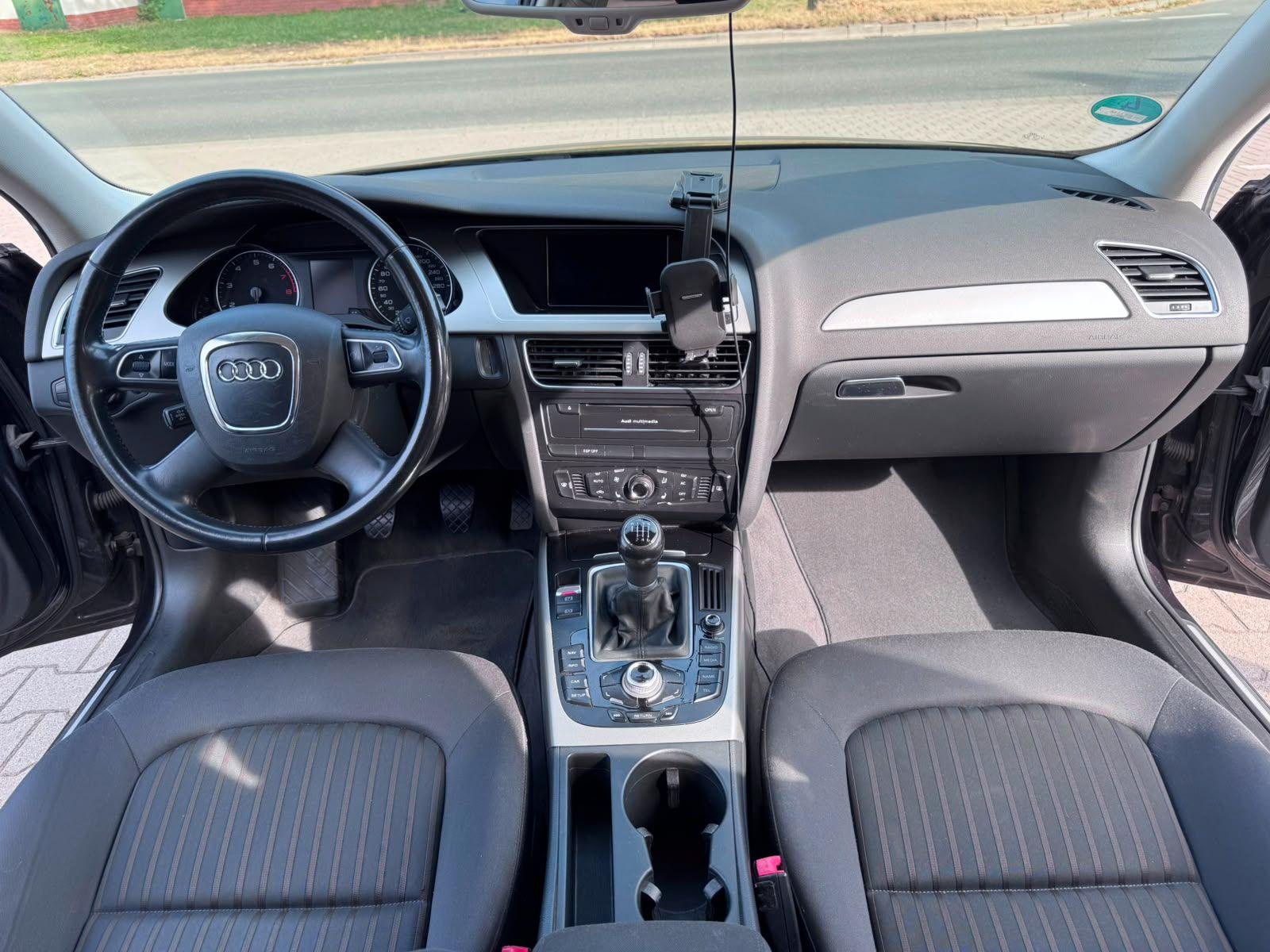 Audi A4 2010 — photo 13