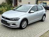 Volkswagen Polo VI+PDC+MFL+KLIMA*1.HAND+GARAGENWAGEN+NEUWER - VW Polo Gebrauchtwagen in Hamburg