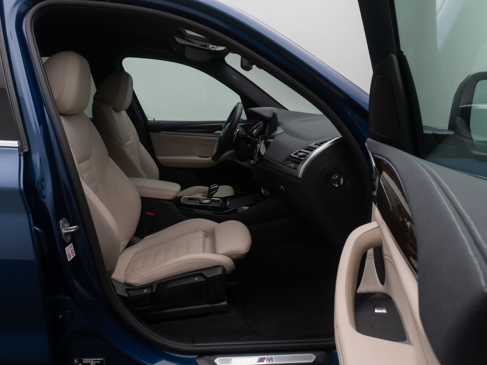 Fahrzeugabbildung BMW X3 xD30e M Sport HiFi 360&deg;HUD DAB Komfort 19Zoll