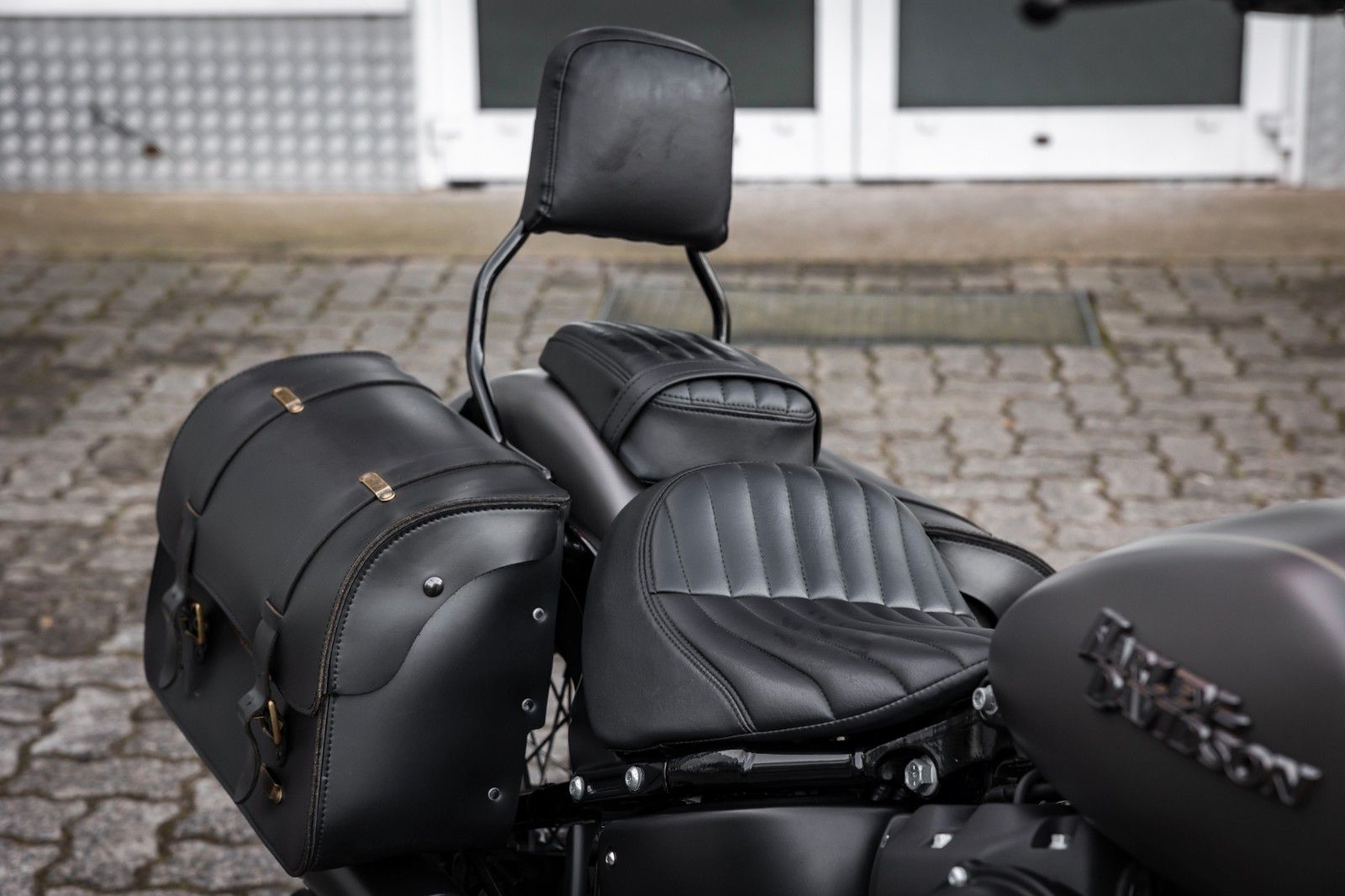 Fahrzeugabbildung Harley-Davidson FXBB STREET Bob Softail - JEKILL&HYDE
