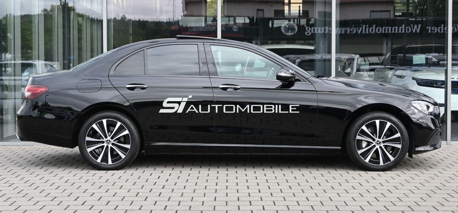 Fahrzeugabbildung Mercedes-Benz E 300 e Lim. °NIGHT°ACC°PANO°MULTIBEAM°8-FACH°