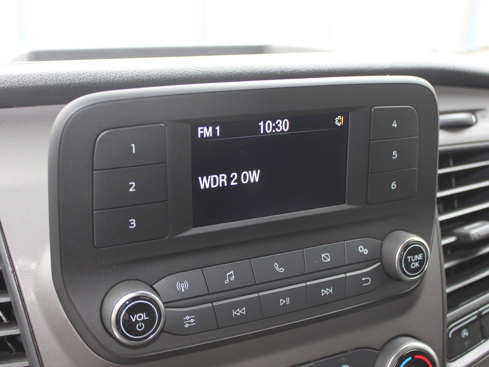 Fahrzeugabbildung Ford Transit 330 L2 Trend 2,0 TDCi DPF Mild-Hybrid