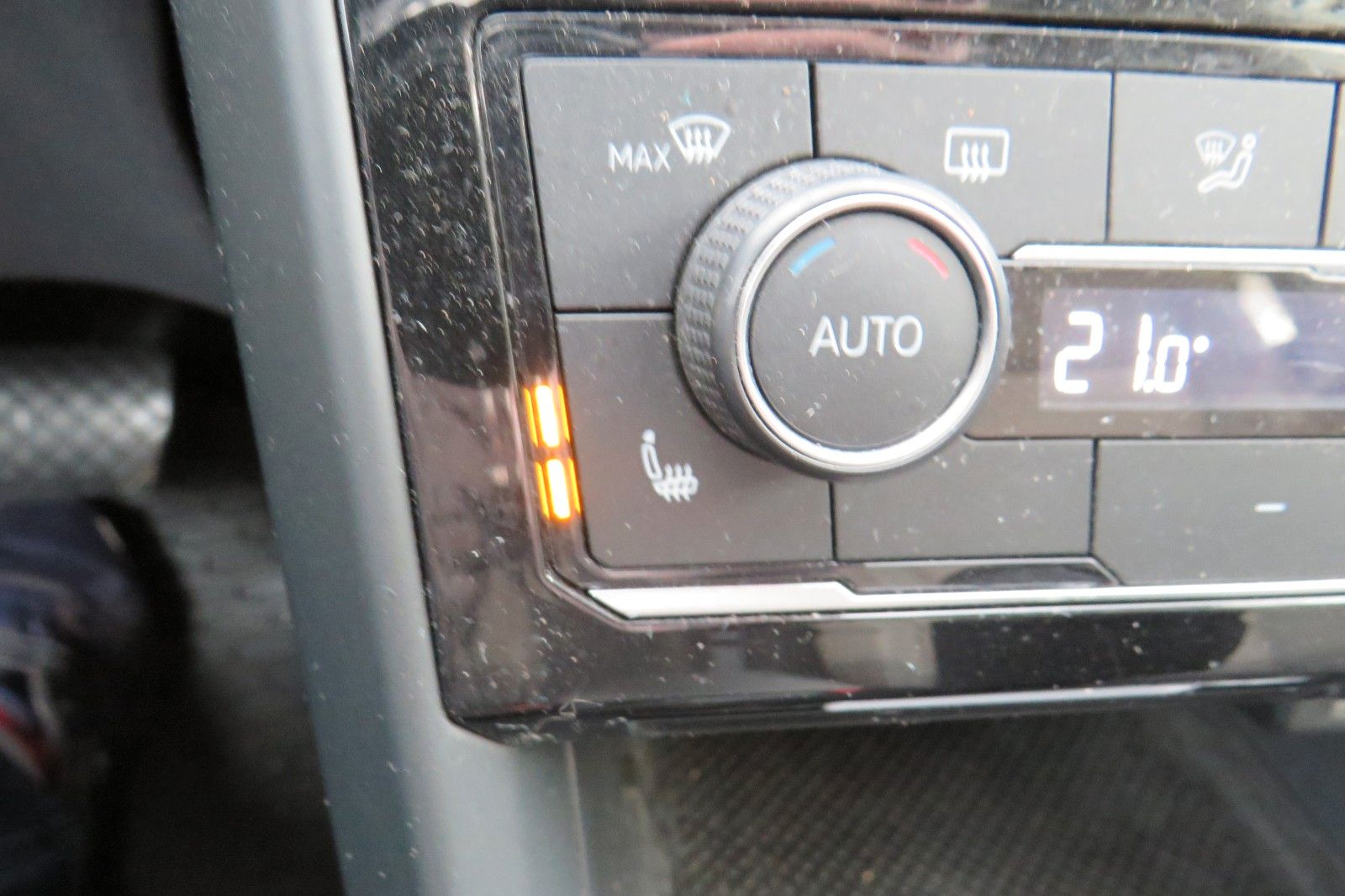 Fahrzeugabbildung Volkswagen T-Cross Life DSG PDC TELVOR SITZH. 1H.